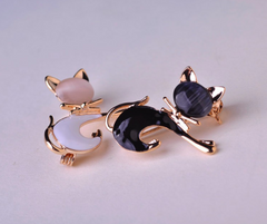 Women's Elegant Cat Brooch